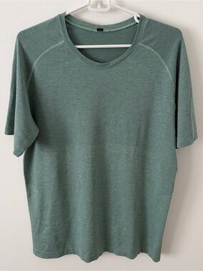 Lululemon Metal Vent Tech Men's L Green Crew Neck Short Sleeve Tee Stretch*D17